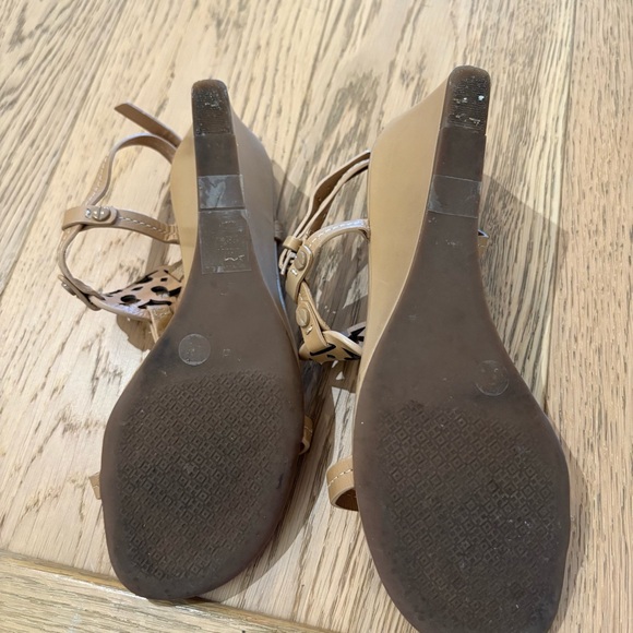 Tory Burch Tan Wedge Sandals with Strappy Details - Picture 7 of 8